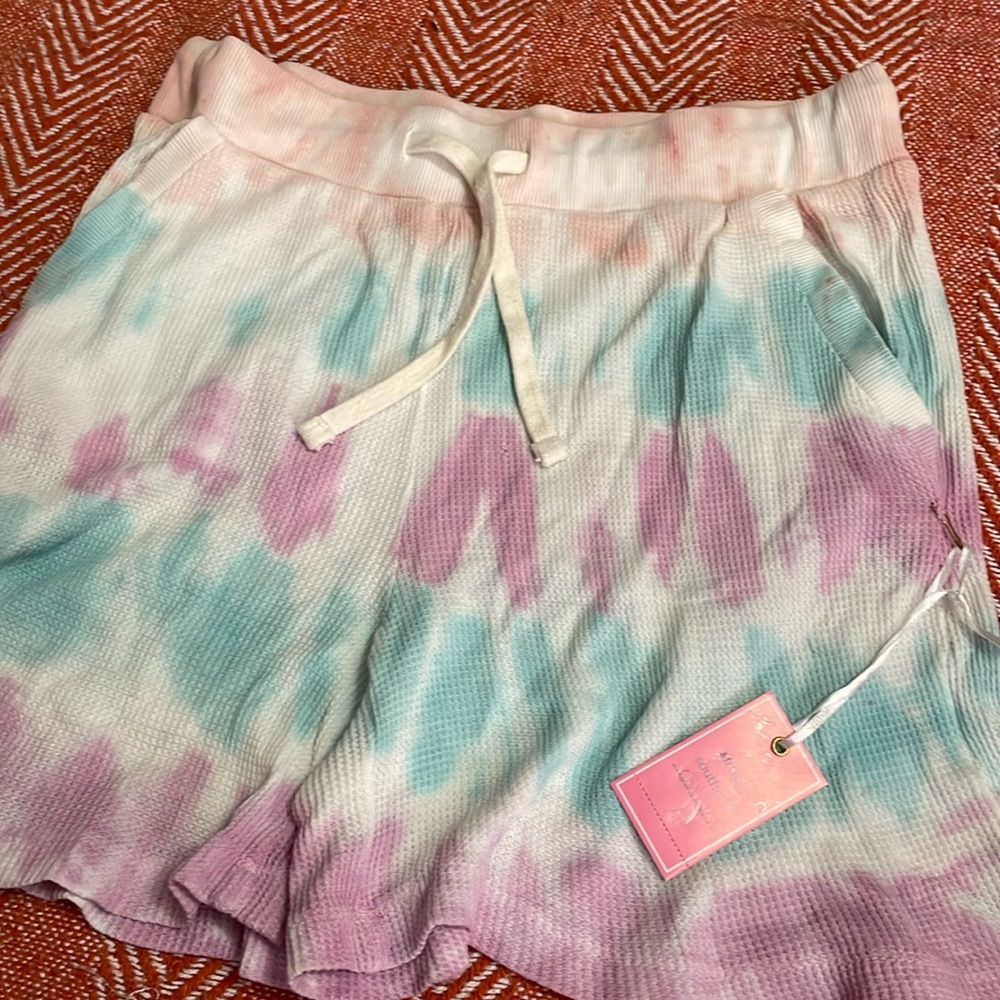 Stretchy shorts 3 for 12 🤩